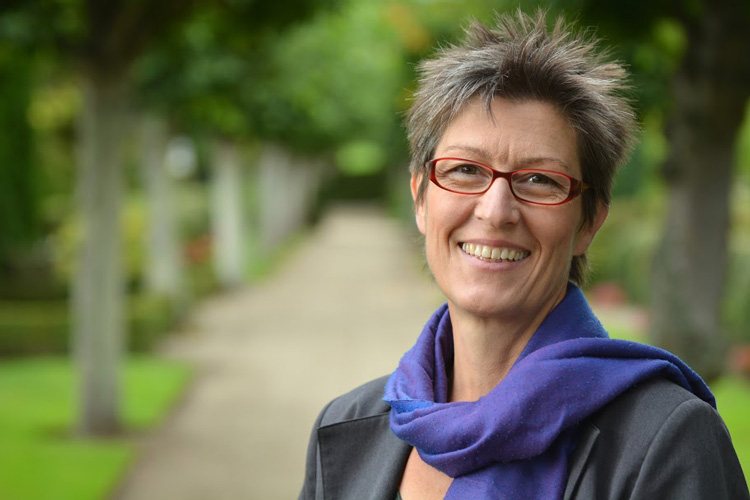 Ulla Westlund fra Dagen & Vejen i Svendborg på Fyn - TRE, naturterapi og 5 Element Qi Gong